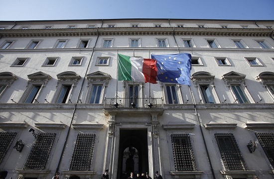 Un'immagine di Palazzo Chigi dove si sta svolgendo l'incontro tra il governo e le parti sociali, Roma, 22 marzo 2012. 
ANSA/ALESSANDRO DI MEO