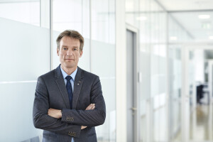 Il Dr. Oliver Frey membro del management direzionale Ensinger, è responsabile dello sviluppo della strategia climatico-ambientale del gruppo Ensinger.